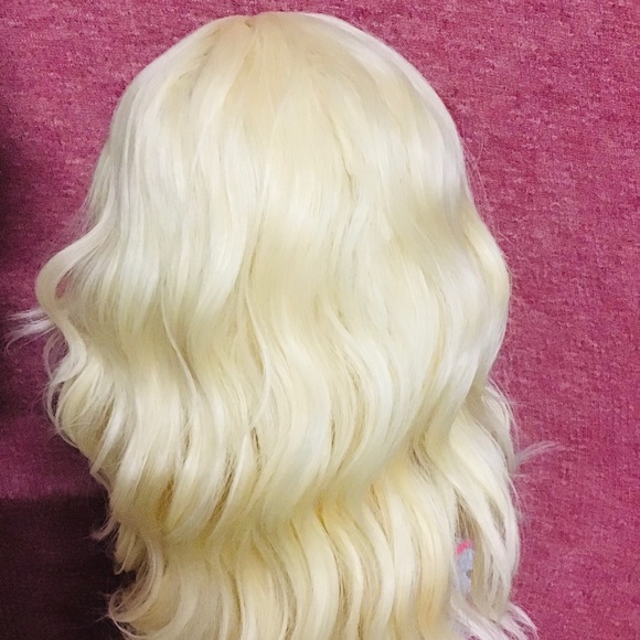 Beautiful Synthetic Wavy Bob With Bangs At The Front - Picture 3 of 8